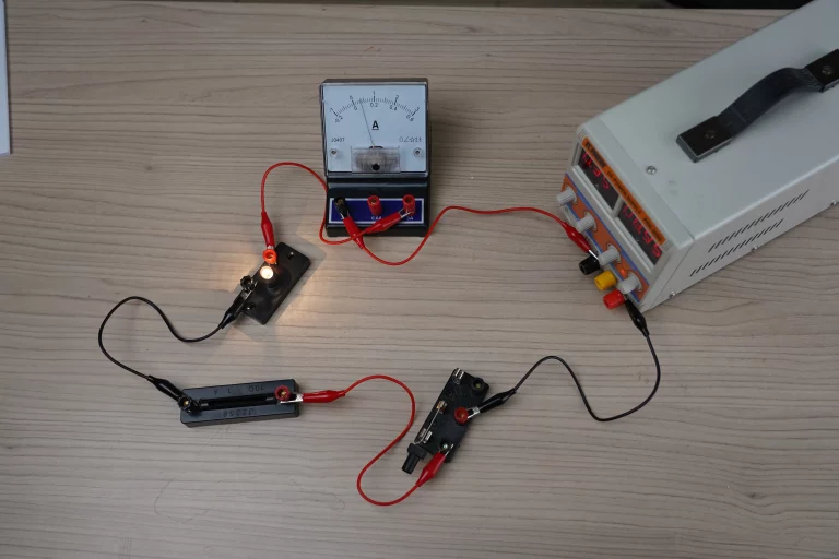 Лабораторная работа №3. Сборка элетрической цепи. Измерение силы тока и напряжения на различных ее участках